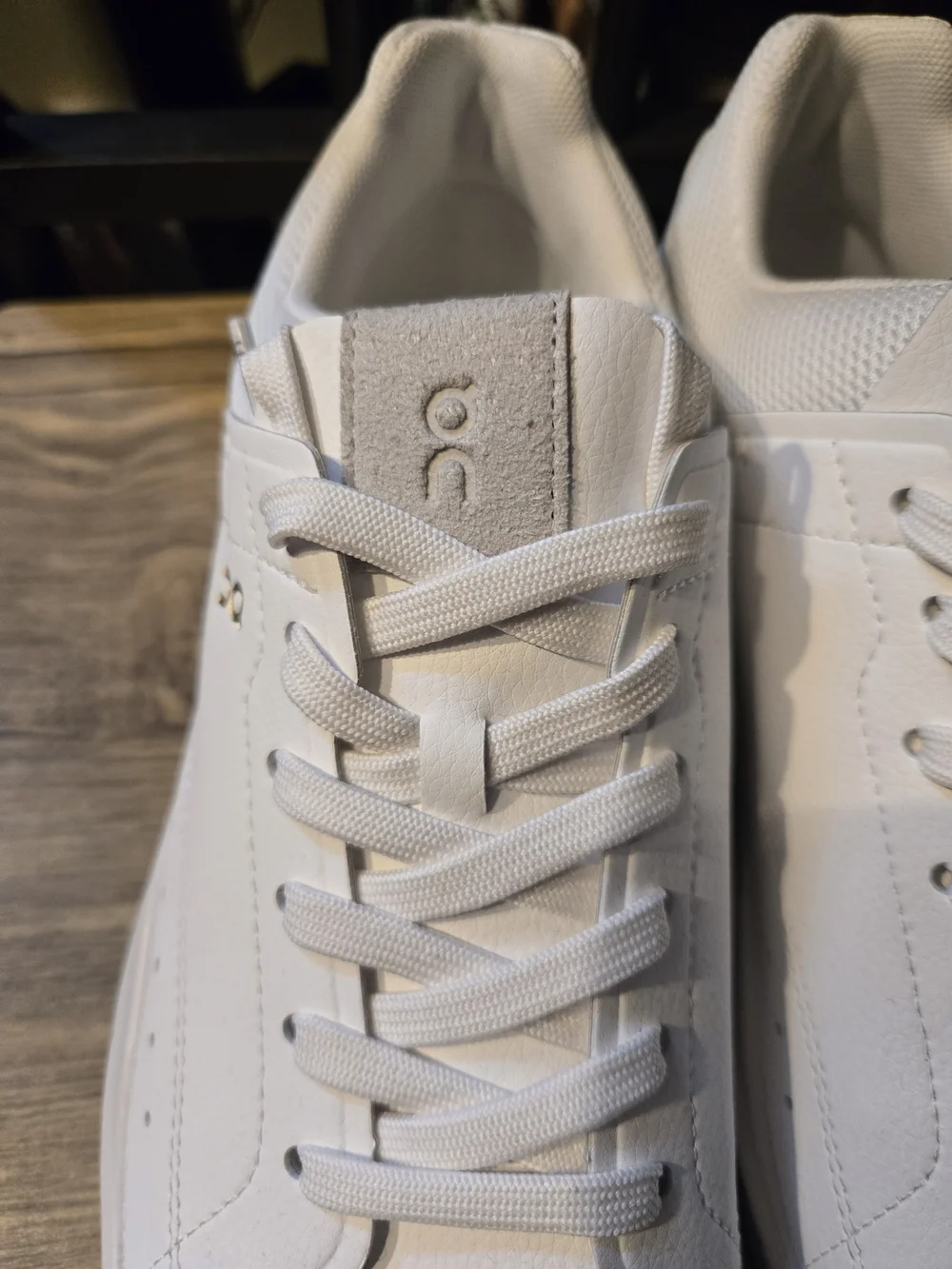 On Running Women’s White Low-Top Sneakers w/ Purple Accent Sz 10 New